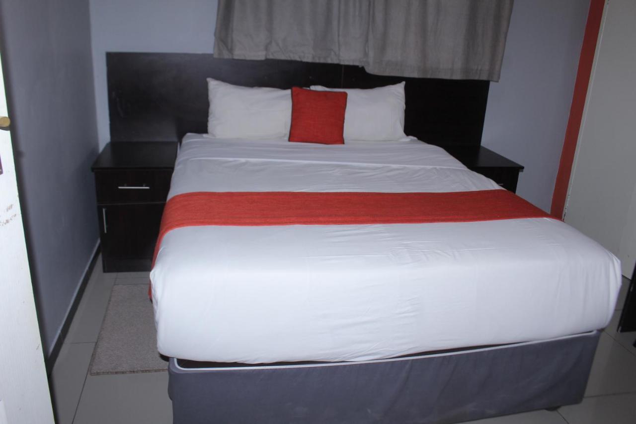 Global Guest House Kasane Extérieur photo
