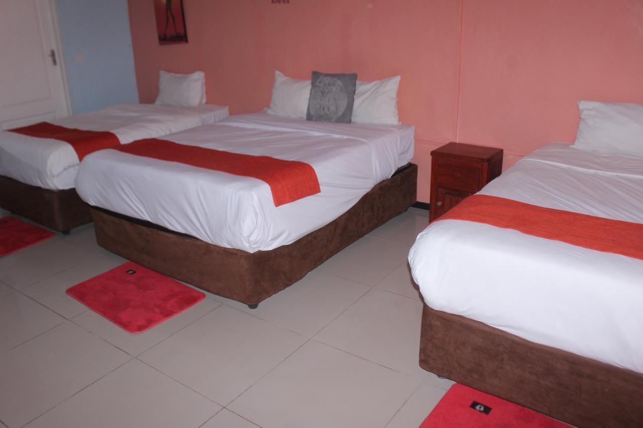 Global Guest House Kasane Extérieur photo