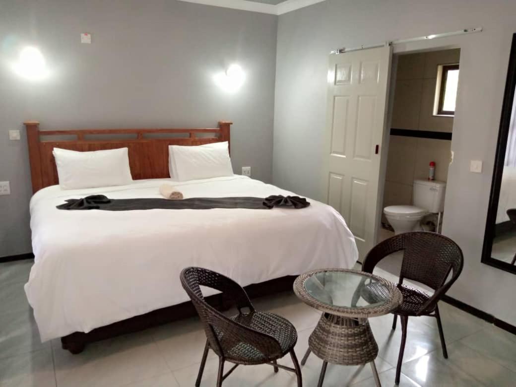 Global Guest House Kasane Extérieur photo